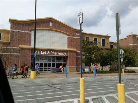 Walmart middletown ky - Walmart Supercenter is located close to the intersection of Park Place Drive and Shelbyville Road, in Middletown, Kentucky. By car . The store is just a 1 minute drive from Exit 27 (Gene Snyder Freeway) of Ky-841, Aiken Road, North English Station Road and Eastgate Village Drive; a 3 minute drive from Gene Snyder Freeway (Ky-841), Glenbrook Road or La Grange Road; and a 9 minute drive from ... 